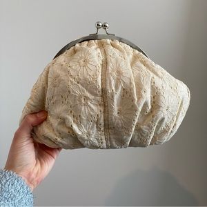 Cream Flower Lace Clutch